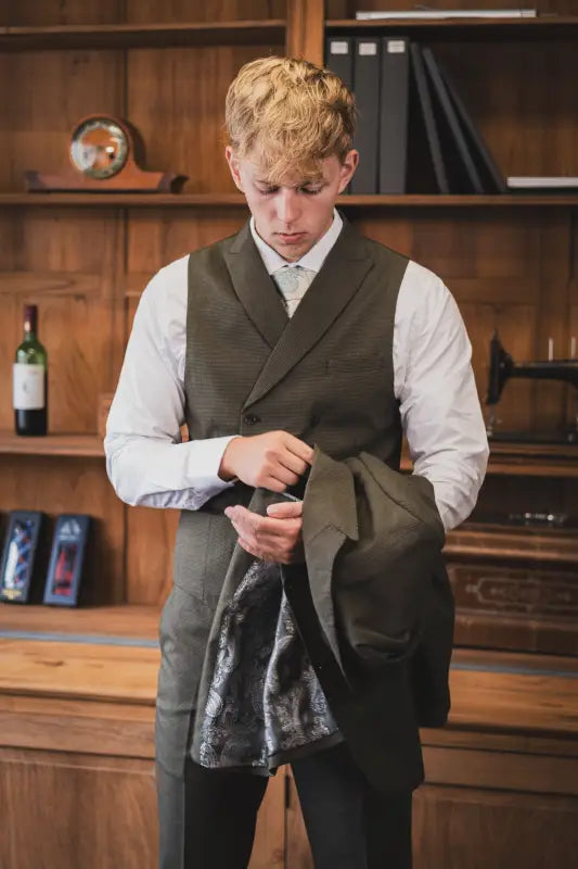CASTLESON – Väst Salute Army Green